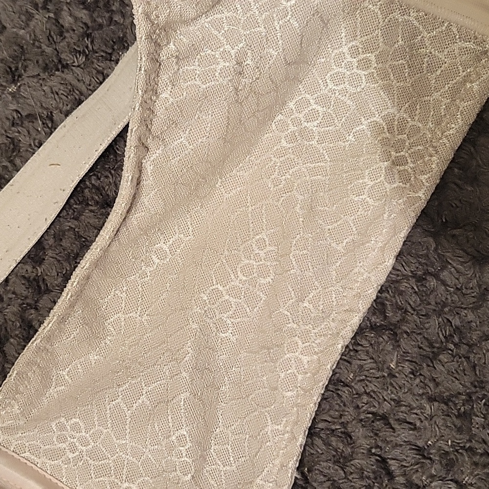 cream colored bra 40DDDD - Picture 3 of 5